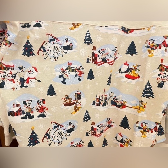 Walt’s Holiday Lodge Spirit Jersey - Walt Disney World - Picture 8 of 15